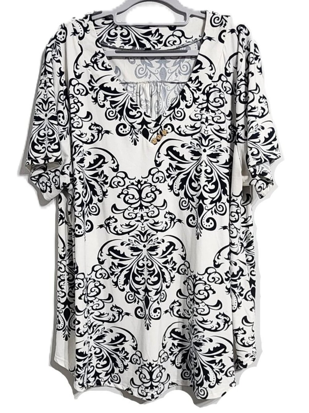 Black And White Damask Print Women’s Size 3X V-Neck Short Sleeve Top